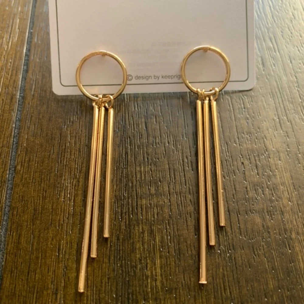 New Gold Dagger Hoop Earrings - Picture 1 of 2
